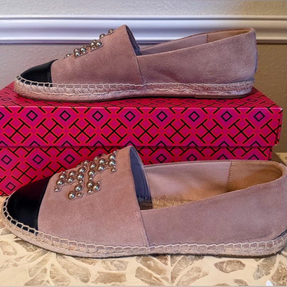 Tory Burch pearl logo cap toe leather and suede espadrille. Size 9.5. EUC - Picture 6 of 9